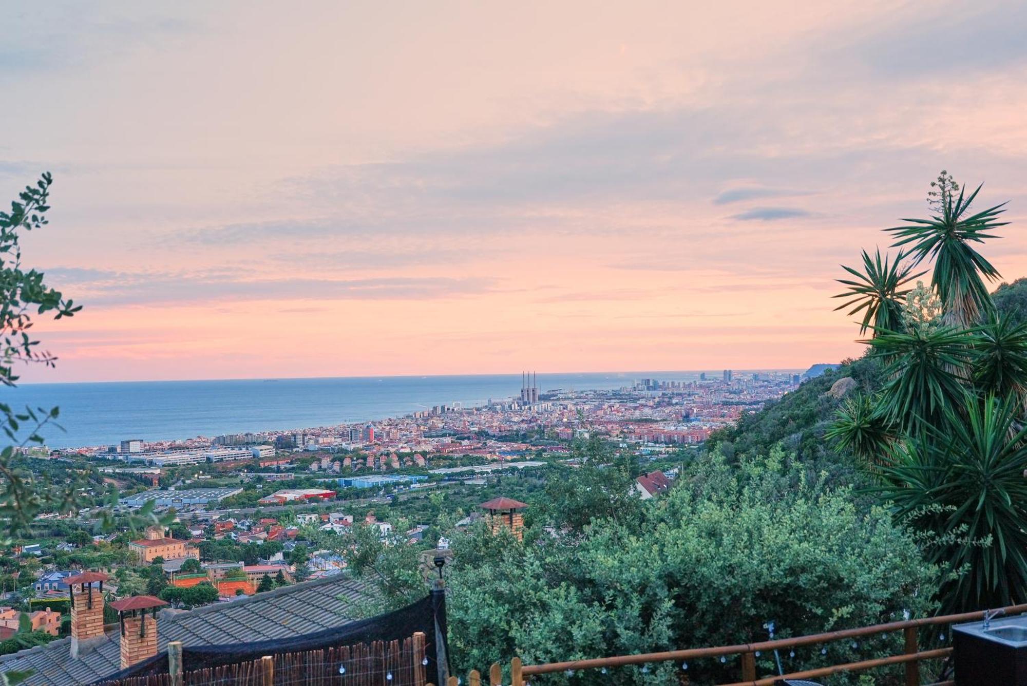 Aaa View Private Terrace Outdoor Heated Hot Tub Family Fun Villa Badalona Dış mekan fotoğraf